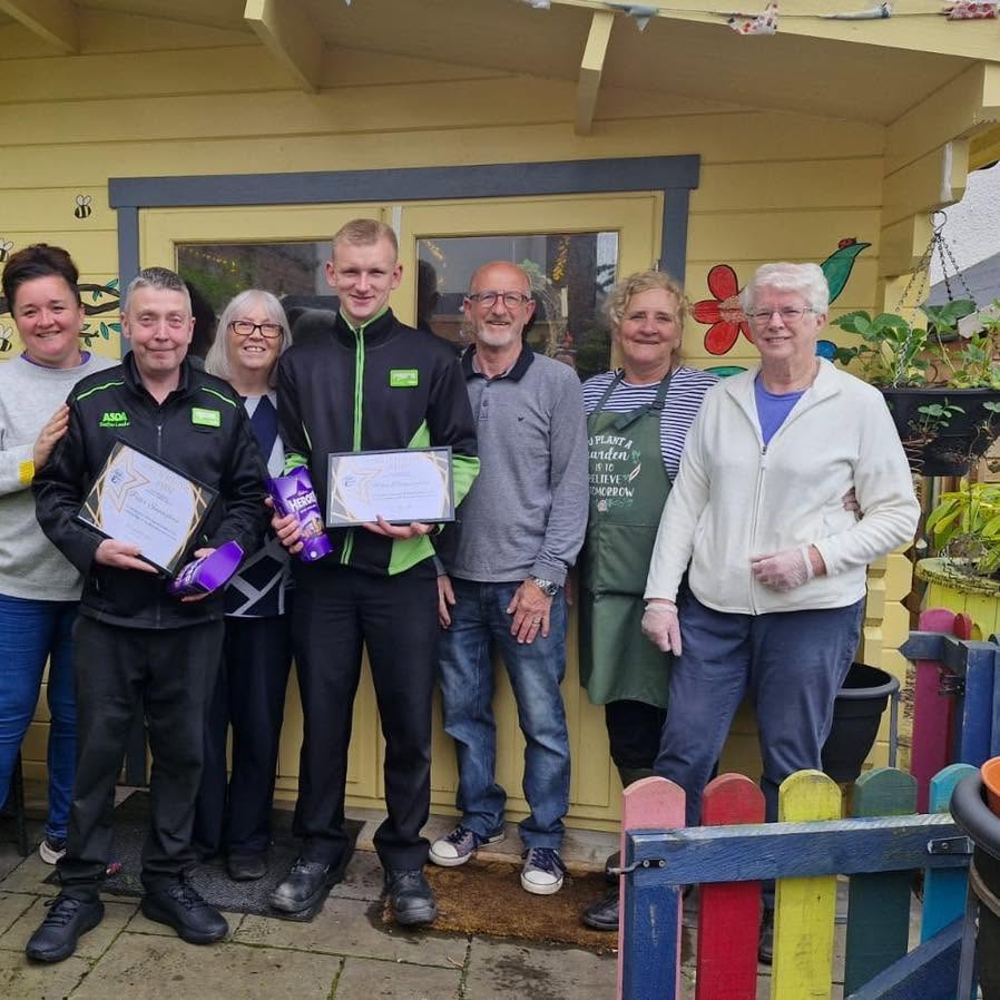 Alan Dunsmore and fellow recipients displaying Spirit of Blantyre certificates